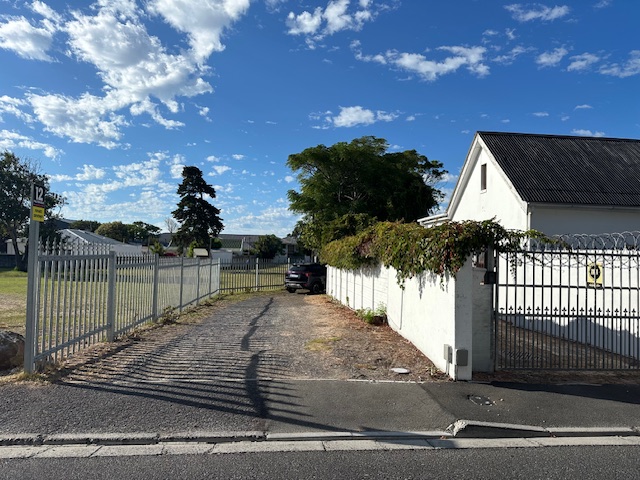 To Let 3 Bedroom Property for Rent in Wynberg Western Cape